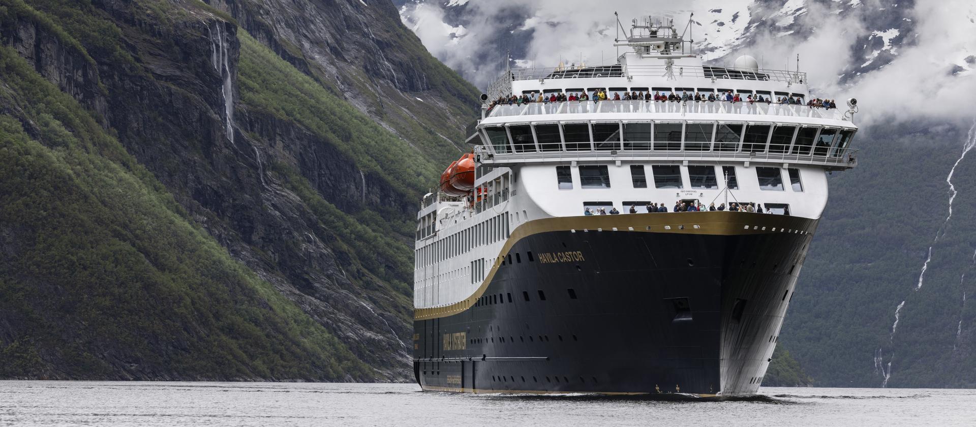 Havila Voyages - Havila Castor i Geirangerfjord (foto: Marius Beck Dahle)